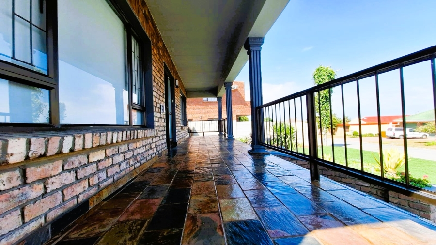 5 Bedroom Property for Sale in Stilbaai Wes Western Cape